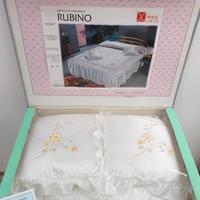 Copriletto matrimoniale con cuscini