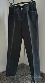 jeans a vita bassa con impunture