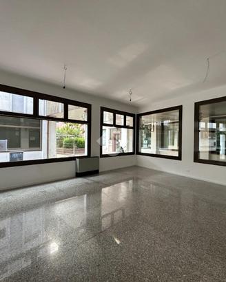 NEGOZIO A MONTEBELLUNA