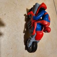spiderman con moto giocattolo