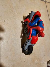 spiderman con moto giocattolo