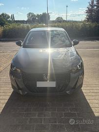 peugeut 208 Maniacalmente tenuta 