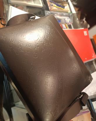 Louis Vuitton Steve pelle