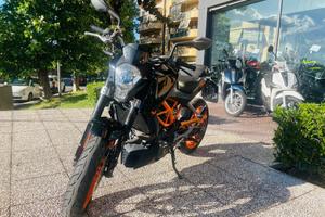 KTM 390 Duke TUTTO INCLUSO ANCHE PASSAGGIO! MIN