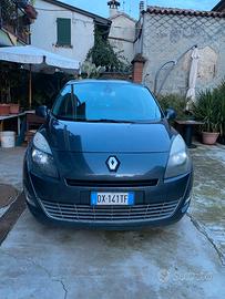 AUTO RENAULT GRAND SCENIC