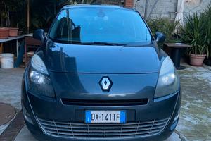 AUTO RENAULT GRAND SCENIC