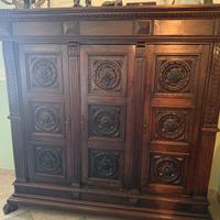 Scrivania, 4 sedie e libreria