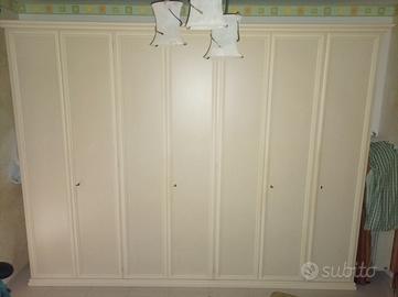 Armadio legno 7 ante.