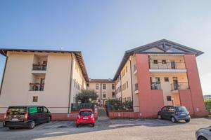 APPARTAMENTO TRICAMERE BISERVIZI CON POSTO AUTO...