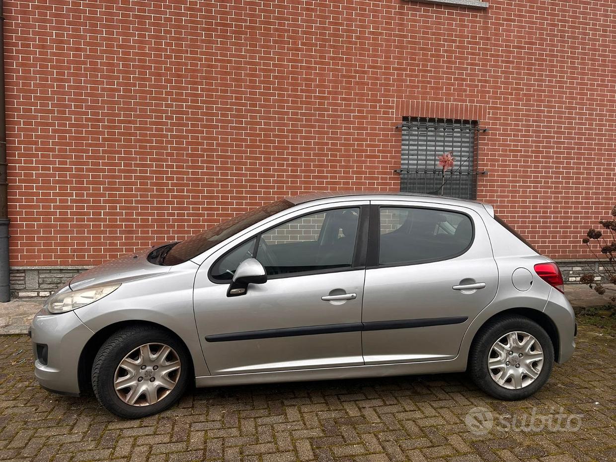 PEUGEOT 207