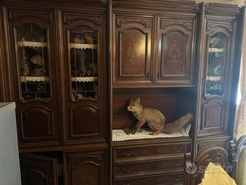 Arredamento salotto, credenza, divano e poltrone