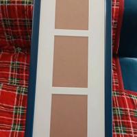 cornice blu legno e vetro