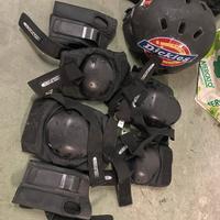 Ginocchiere, polsiere, gomitiere e casco