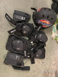 Ginocchiere, polsiere, gomitiere e casco