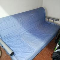 Divano letto matrimoniale in stato ottimale.