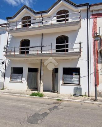 MONOLOCALE A AMOROSI