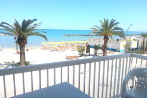 Cupra marittima a 10 metri dalla spiaggia