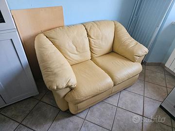 Divano due posti in ecopelle