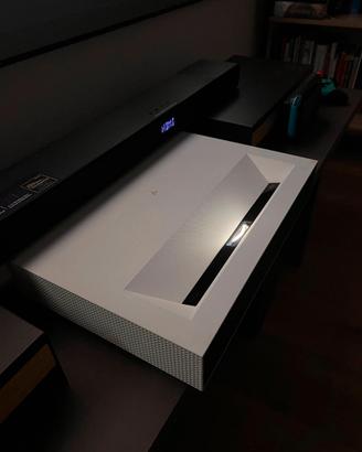 Proiettore laser 4k Ultra Corto