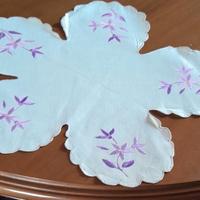 Centro tavolo,a motivo floreale,100%  puro lino co