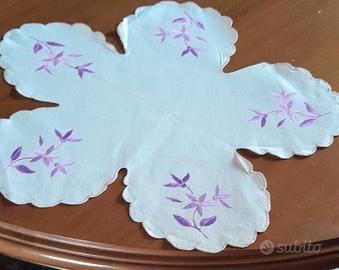 Centro tavolo,a motivo floreale,100%  puro lino co