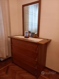 coppia di mobili, armadio e cassettiera