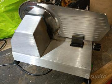 Affettatrice semi professionale molto robusta 