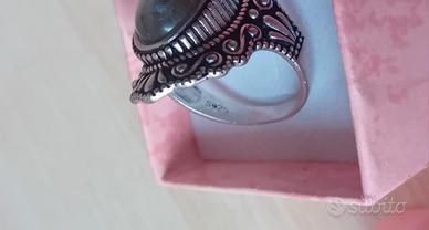 anello in argento con pietra naturale 