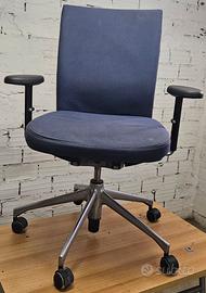 Sedia da ufficio ergonomica in buona condizioni 