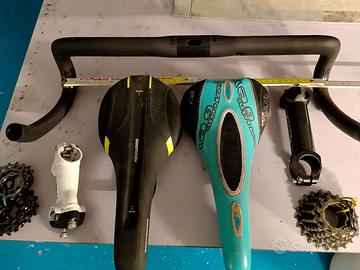 sellino sterzo pacco pignoni pedali ruote bici cor