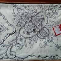 Tovaglia ricamata da corredo da 12