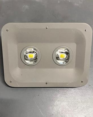 Fari LED impianti sport luce bianca antiabbaglio