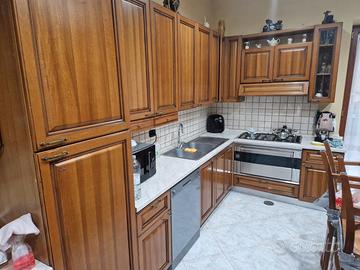 cucina Berloni + tavolo e sedie