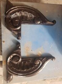 Angoli in legno per mobili e specchi antichi