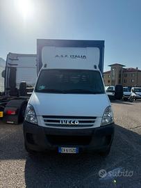 Iveco Dailly 65 con telone e pedana idraulica