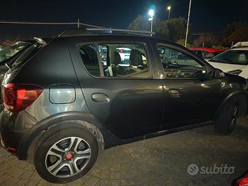 autoveicolo Dacia Sandero Stepway