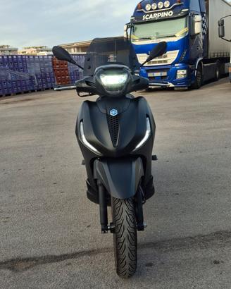 Beverly 300 