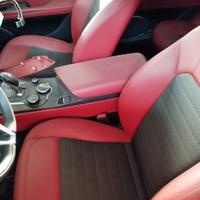 Interni pelle rossa Alfa Romeo Stelvio