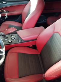 Interni pelle rossa Alfa Romeo Stelvio