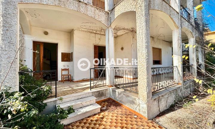 Sarroch - Quadrivano con giardino e posto auto