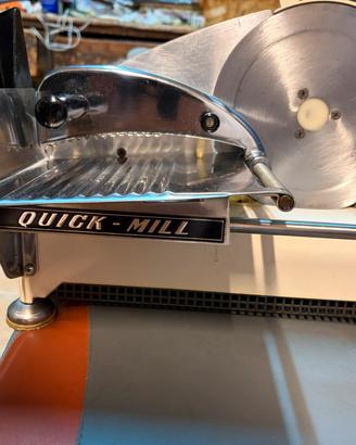 Affettatrice elettrica bianca QUICK MILL OMRE