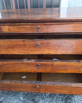 Comodini e cassettone in legno