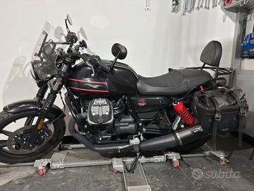 Moto Guzzi V7 Stone special. Come nuova: 4089 km