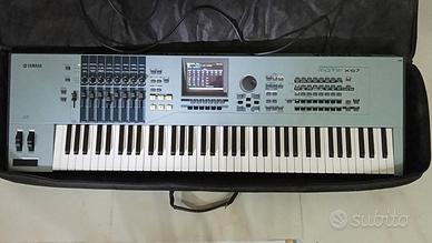 YAMAHA MOTIF XS7 + ram 1GB

