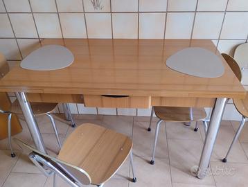 tavolo cucina vintage con 4 sedie