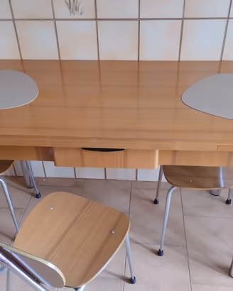 tavolo cucina vintage con 4 sedie