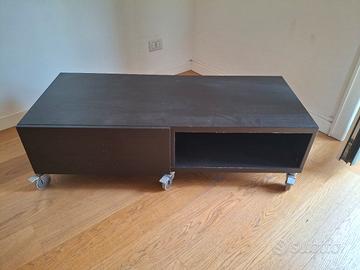 mobile basso con ruote in legno scuro