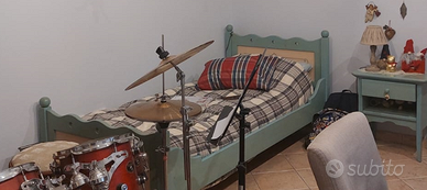 Letto, comodino in legno massello "Mobili Tempora"