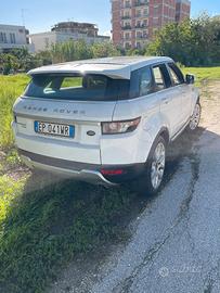 Range Rover Evoque alluvionata