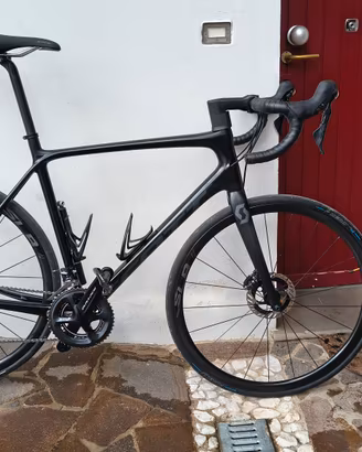 Scott addict disc full carbon 56 dura ace ultegra